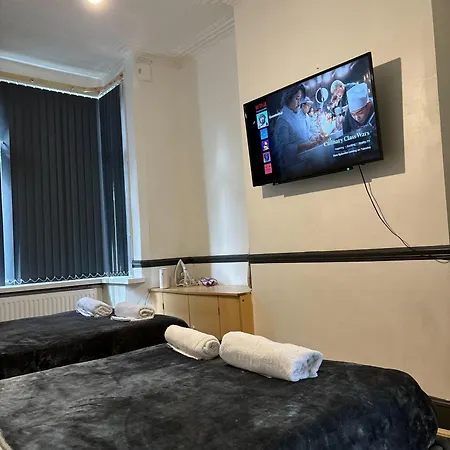 Tudors Esuites Budget Apartments Birmingham Exterior photo